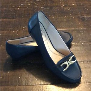 8.5W Life Stride Navy loafers NWOT